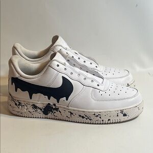 Women Nike Size 8.5 White and Black Drip Sneakers